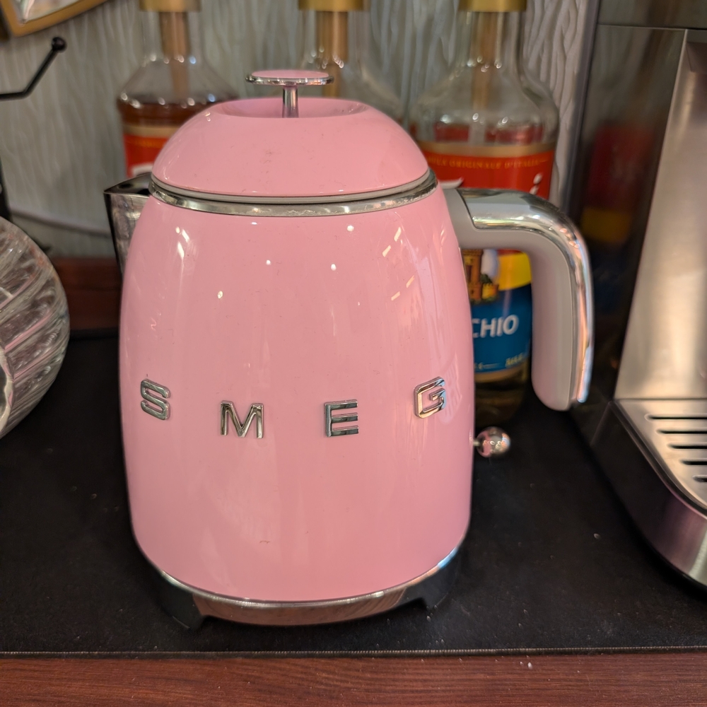 SMEG Retro Style Pink Electric Kettle!